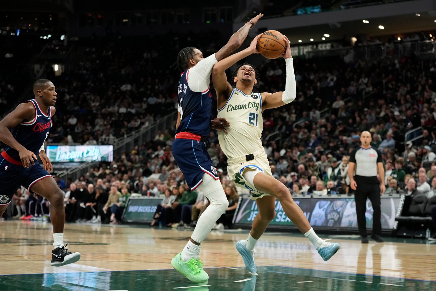 Mathurin scores 28 to pace Clippers past short-handed Bucks 127-113 | iNFOnews.ca Mathurin scores 28 to pace Clippers past short-handed Bucks 127-113 | iNFOnews.ca