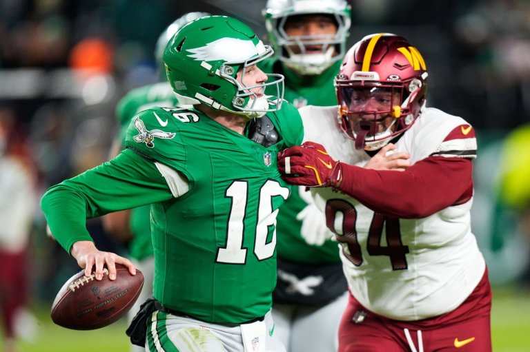 Eagles’ backup plan backfires with 24-17 loss to Commanders that costs them shot at NFC's No. 2 seed | iNFOnews.ca