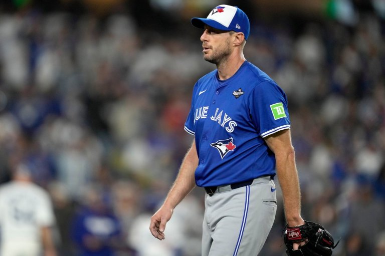 Scherzer doesn't argue with Schneider, leaves World Series Game 3 with lead that bullpen wastes | iNFOnews.ca Scherzer doesn't argue with Schneider, leaves World Series Game 3 with lead that bullpen wastes | iNFOnews.ca