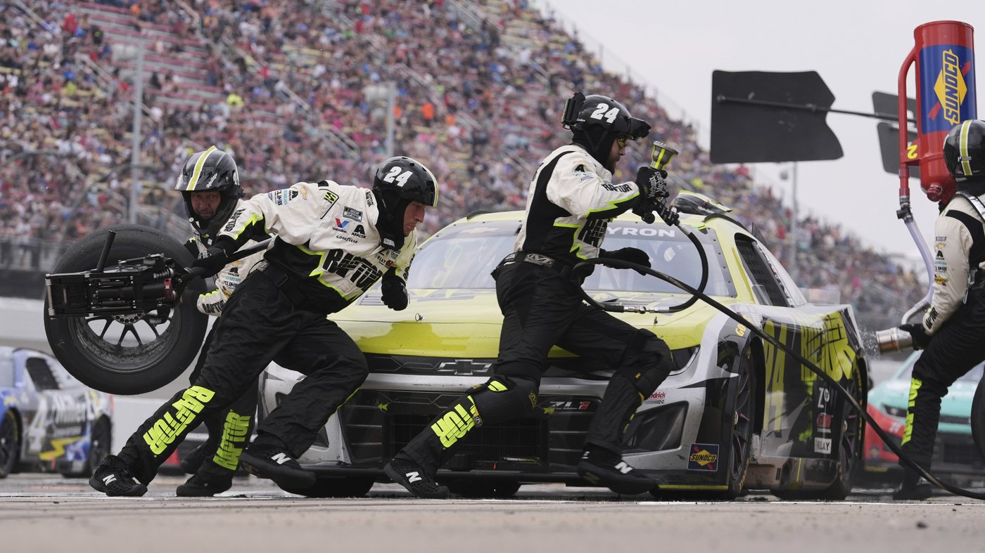 Denny Hamlin wins at Michigan for his 3rd NASCAR Cup Series victory of the season | iNFOnews.ca