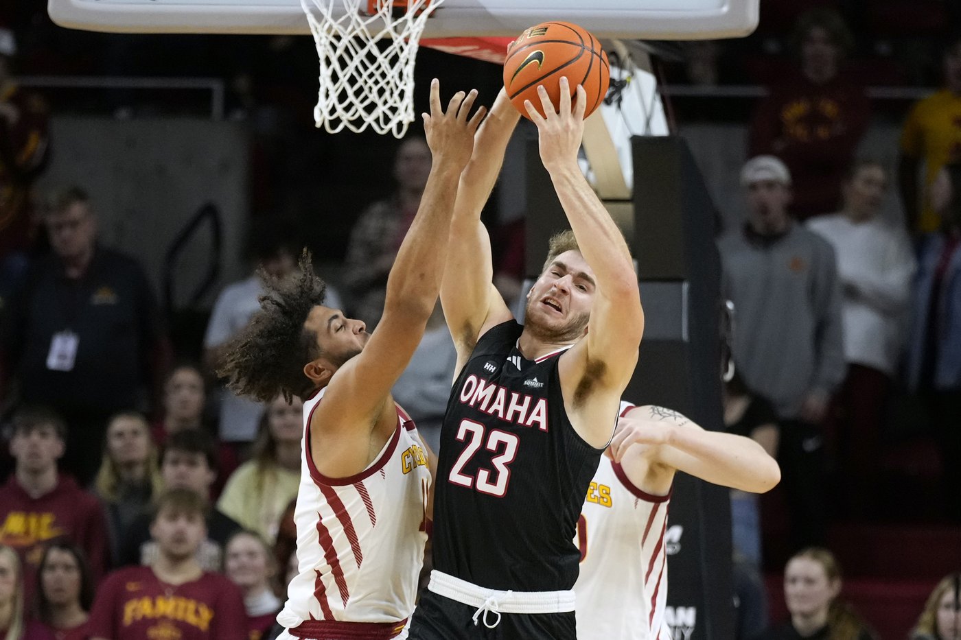 Keshon Gilbert scores 16 points to help lead No. 3 Iowa State past Omaha 83-51 | iNFOnews.ca Keshon Gilbert scores 16 points to help lead No. 3 Iowa State past Omaha 83-51 | iNFOnews.ca