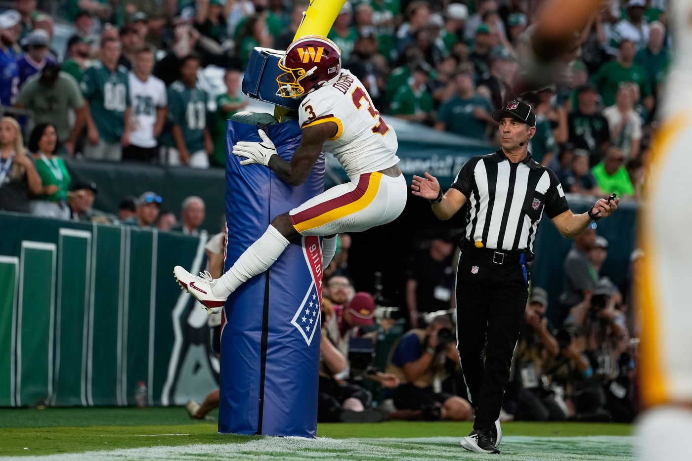 Stefon Diggs hugs the goalpost and gets flagged for costly penalty in Commanders' loss to Eagles | iNFOnews.ca Stefon Diggs hugs the goalpost and gets flagged for costly penalty in Commanders' loss to Eagles | iNFOnews.ca