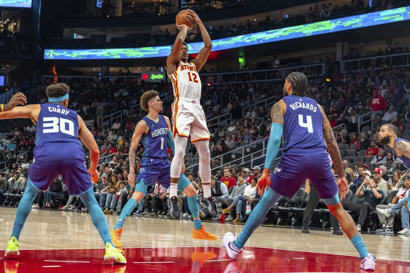 Young scores 38 points as Hawks overcome Ball's 3-point barrage, 34 points, to beat Hornets 125-120 | iNFOnews.ca