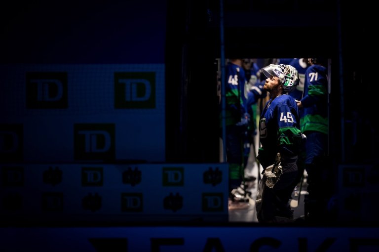 'He's a hugger': NHL players talk pre-game hallway rituals | iNFOnews.ca
