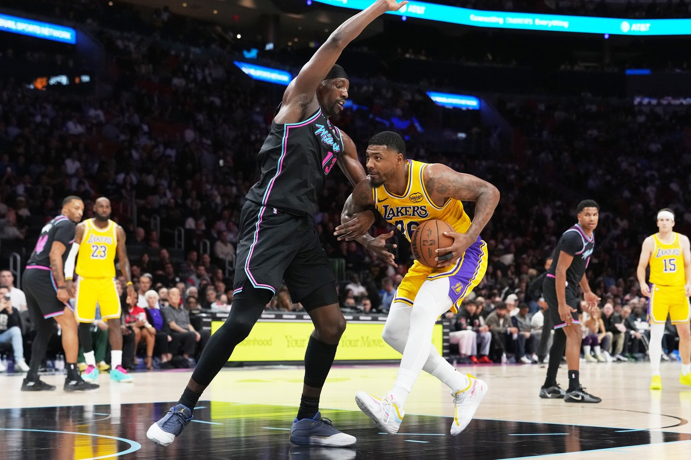 Luka Doncic scores 60, LeBron James ties games-played mark and Lakers top Heat for 8th straight win | iNFOnews.ca Luka Doncic scores 60, LeBron James ties games-played mark and Lakers top Heat for 8th straight win | iNFOnews.ca