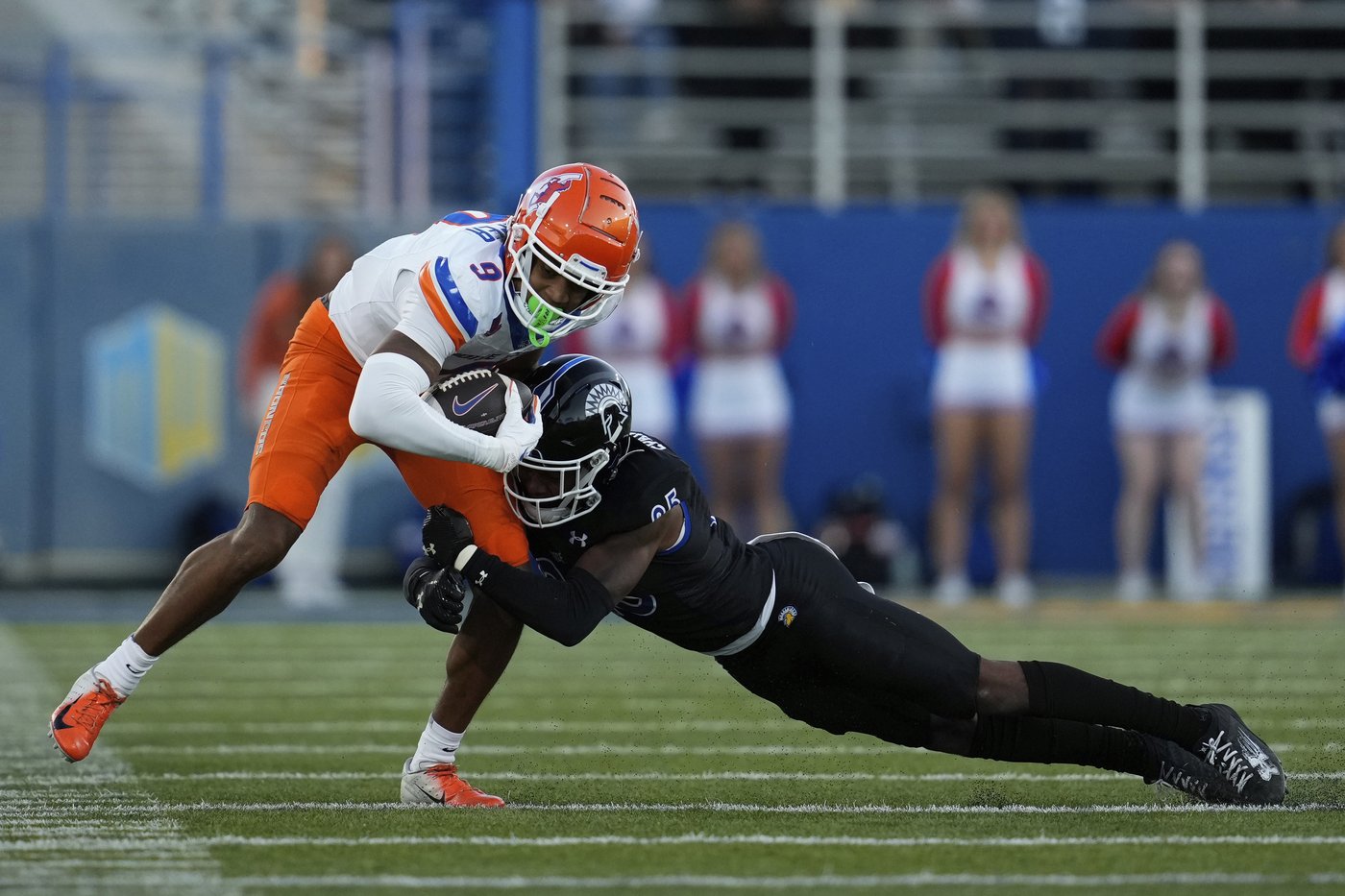 Ashton Jeanty runs for 159 yards and 3 TDs as No. 13 Boise State beats San Jose State 42-21 | iNFOnews.ca