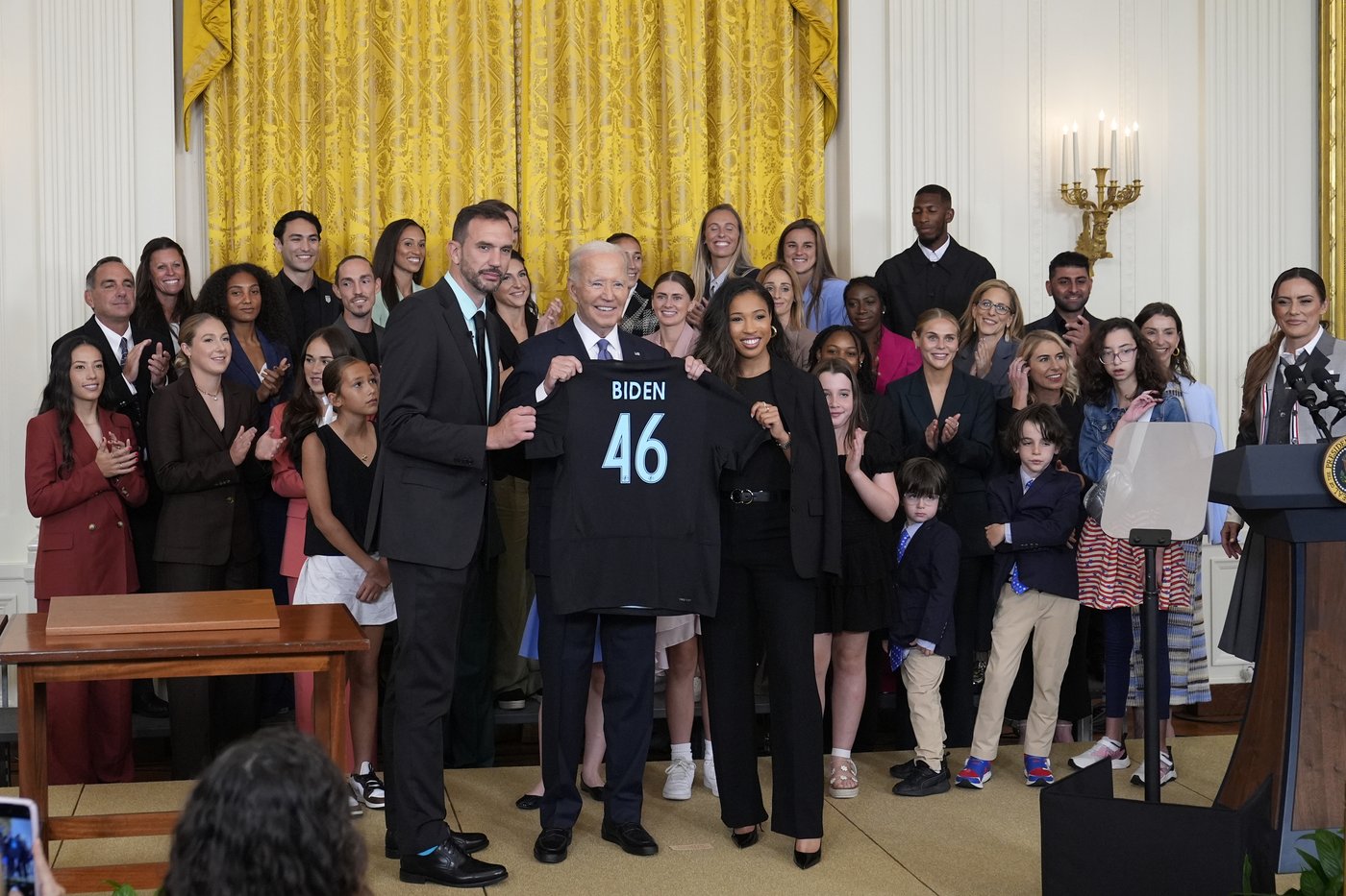 As he welcomes Gotham FC, Biden says “a woman can do anything a man can do," including be president | iNFOnews.ca
