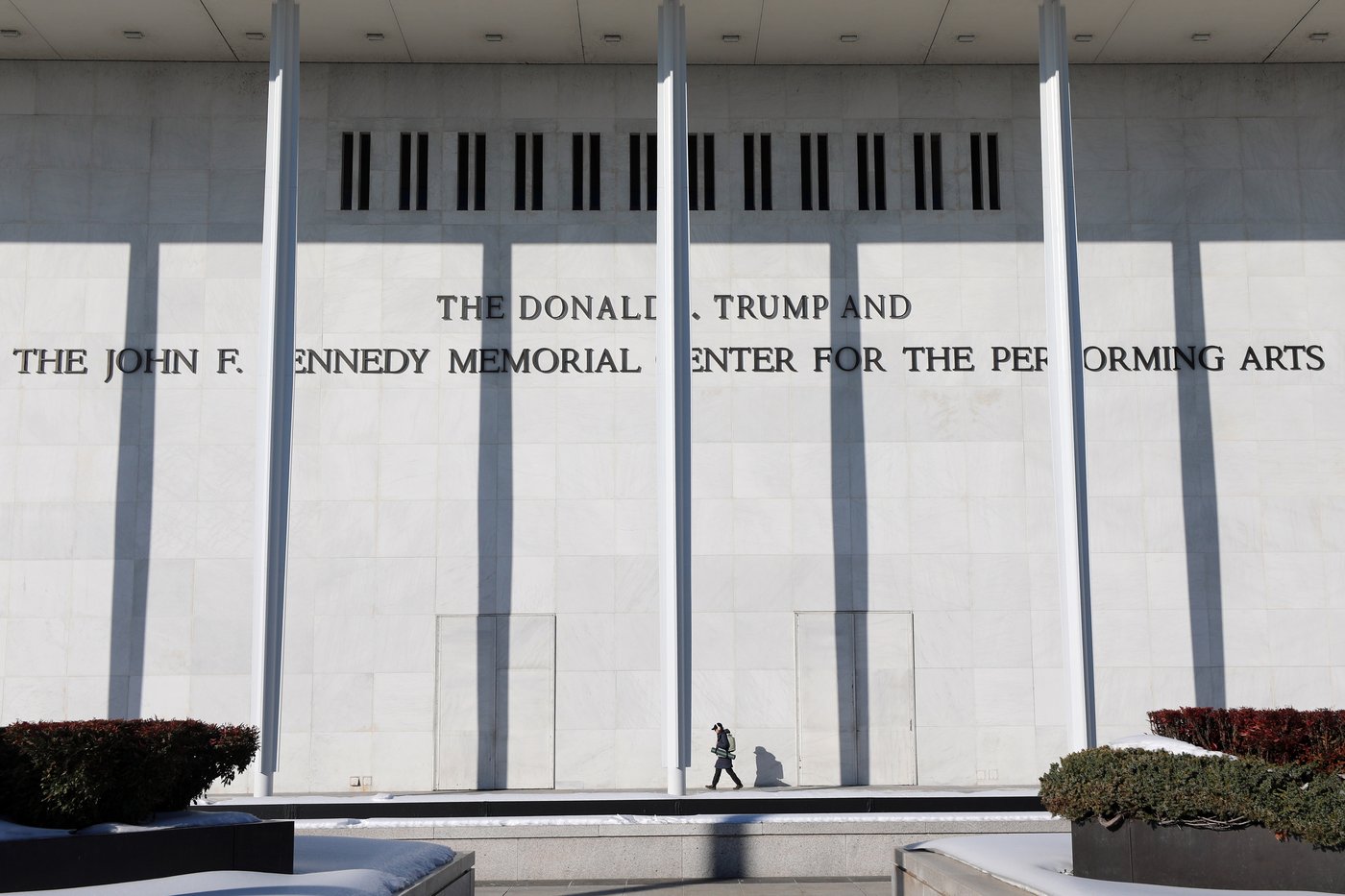 Kennedy Center head warns staff of cuts and 'skeletal' staffing during renovation closure | iNFOnews.ca