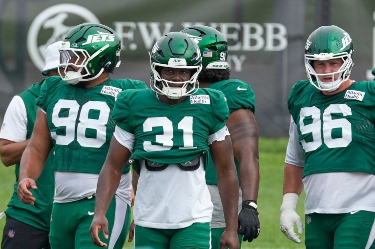 Buccaneers-Jets joint practice turns chippy, with a few fights and a helmet thrown | iNFOnews.ca