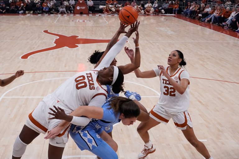 Lee and Booker lead No. 2 Texas past No. 11 North Carolina 79-64 in ACC-SEC challenge | iNFOnews.ca