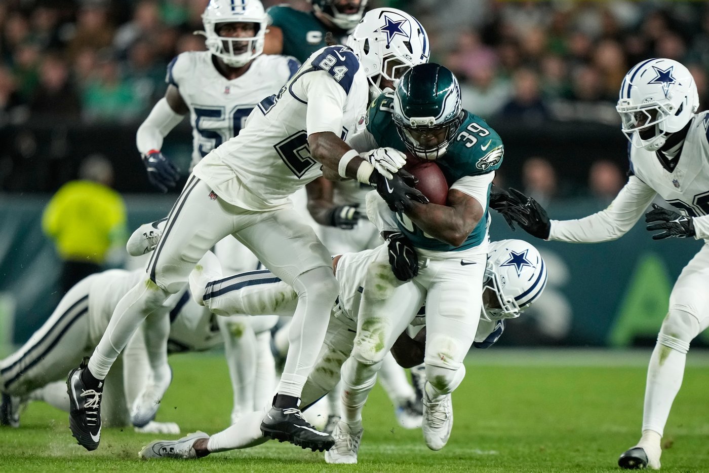 Cowboys had that run-first look in beating the Eagles, and owner Jerry Jones liked what he saw | iNFOnews.ca