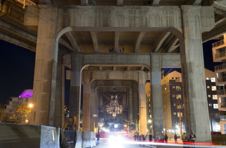 Police watchdog agency to probe woman's fall from Vancouver's Granville Street Bridge | iNFOnews.ca