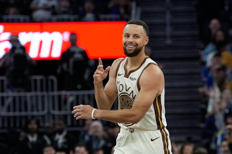 Stephen Curry and Warriors agree to 2-year contract extension worth $116 million, AP source says | iNFOnews.ca