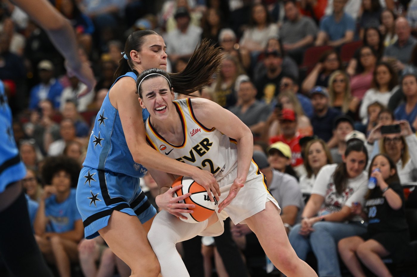 Mitchell scores 27 to set a WNBA record, Clark has 26 and the Fever beat the Sky 90-86 | iNFOnews.ca