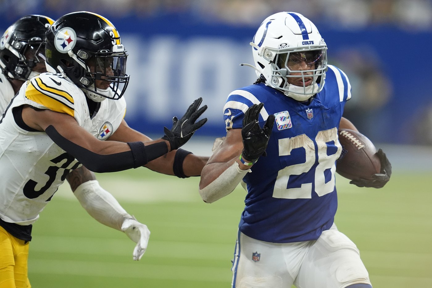 Joe Flacco relieves injured Anthony Richardson and helps Colts hold off Steelers 27-24 | iNFOnews.ca