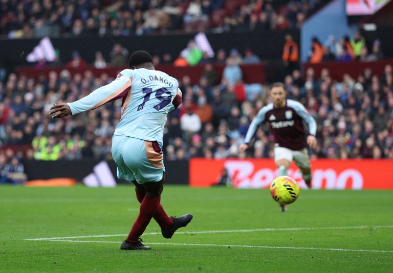 Aston Villa loses to Brentford to hurt Premier League title bid and Man United wins again | iNFOnews.ca