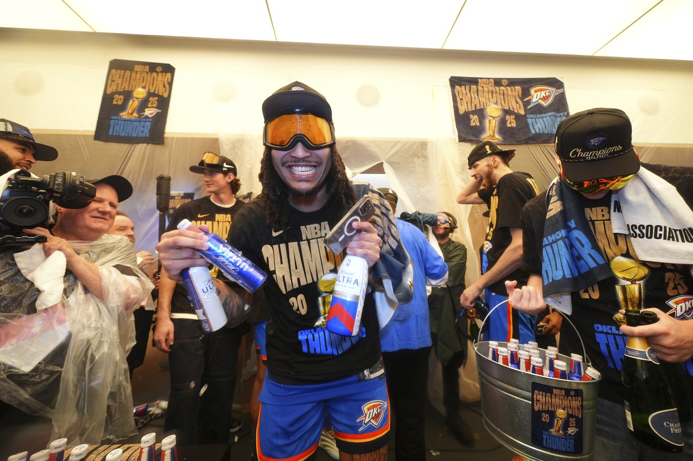 The Thunder had one more opponent after winning the NBA title. The champagne corks were formidable | iNFOnews.ca The Thunder had one more opponent after winning the NBA title. The champagne corks were formidable | iNFOnews.ca