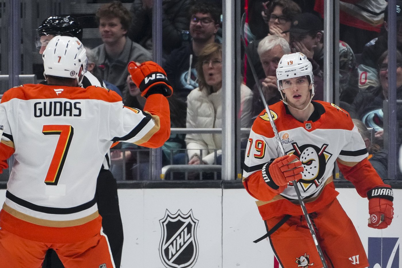 Ducks score 3 goals early in 2nd period and beat Kraken 6-4 for 3rd straight win | iNFOnews.ca