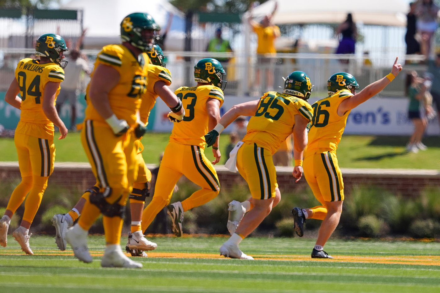 Connor Hawkins' kick after Jacob Redding's long pick-6 helps lift Baylor past Kansas State 35-34 | iNFOnews.ca
