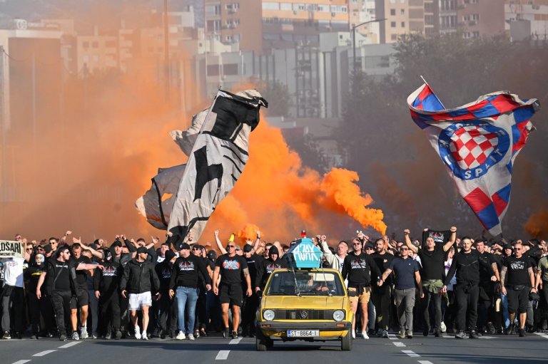 Croatian soccer fans arrested over anti-Semitic slurs during match with Amsterdam team | iNFOnews.ca