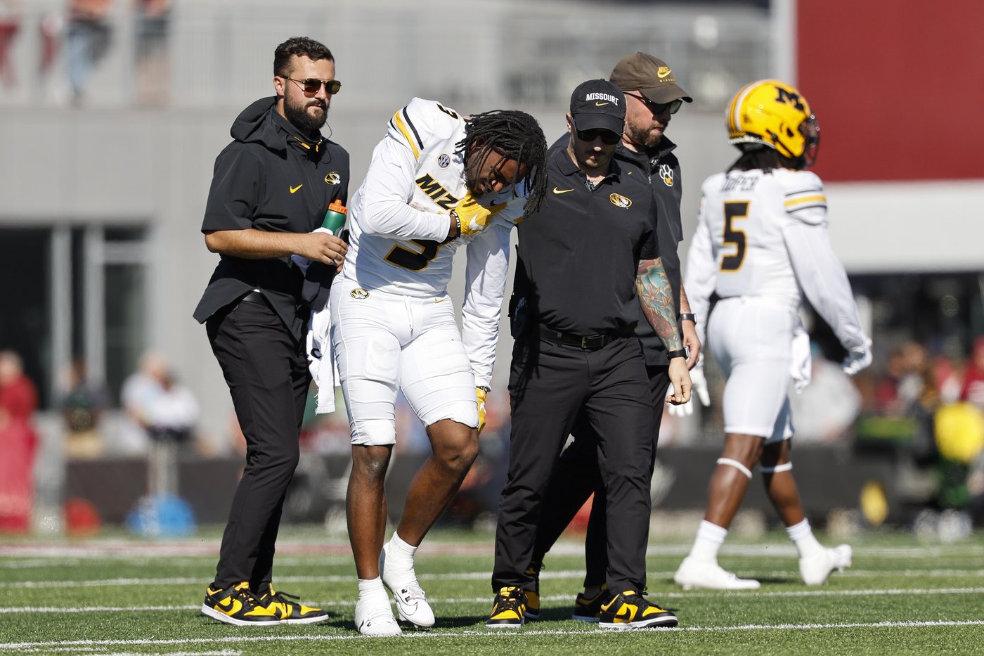 Luther Burden's long TD run gets No. 21 Missouri started in 45-3 rout of Minutemen | iNFOnews.ca Luther Burden's long TD run gets No. 21 Missouri started in 45-3 rout of Minutemen | iNFOnews.ca
