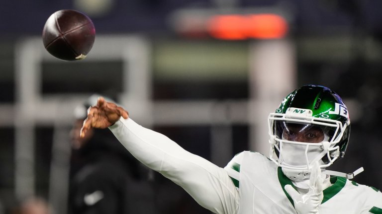 Jets' Aaron Glenn confirms that Tyrod Taylor will start at quarterback, Justin Fields is benched | iNFOnews.ca