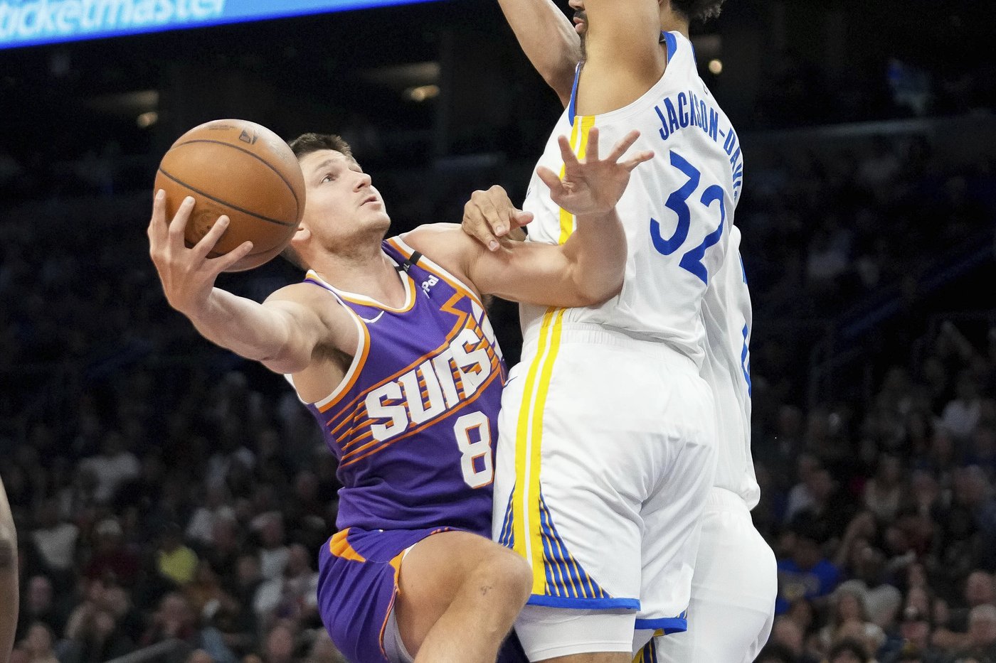 Curry scores 25 as the Warriors cruise past the Suns 133-95 and keep pace in West playoff race | iNFOnews.ca