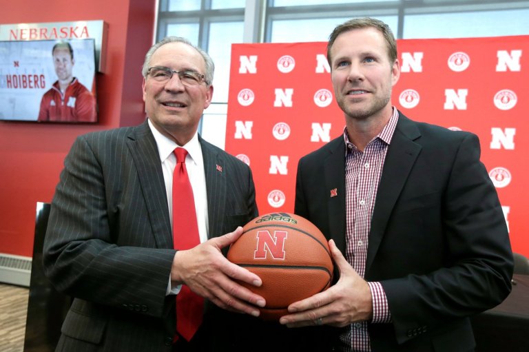 Ex-Nebraska AD Bill Moos writes in memoir Kelly, not Frost, was his first choice for football coach | iNFOnews.ca