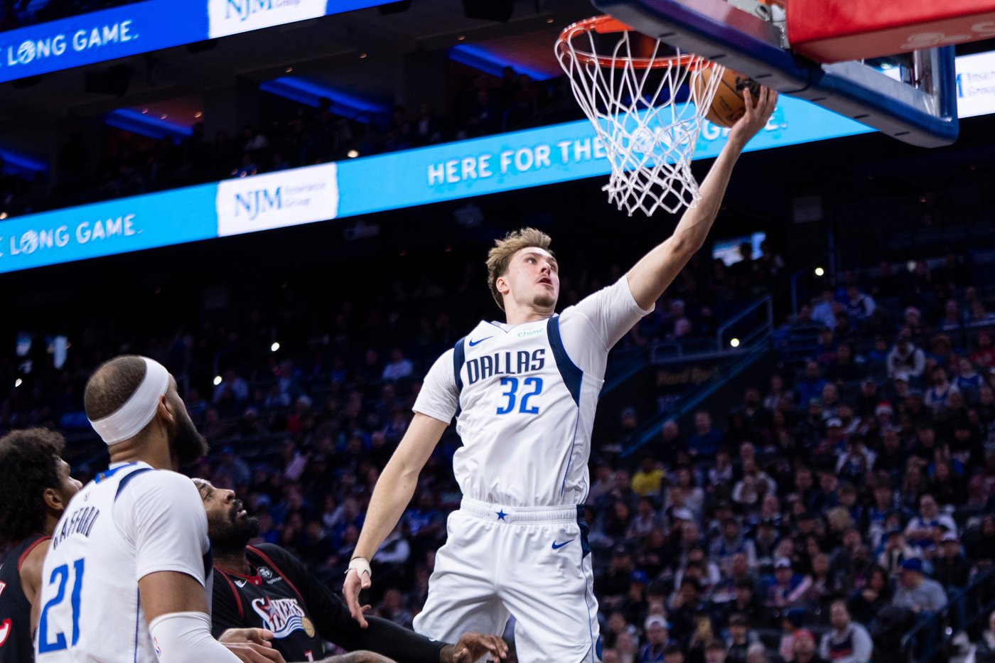 Tyrese Maxey scores 38 points to lead 76ers to 121-114 win over Mavericks | iNFOnews.ca