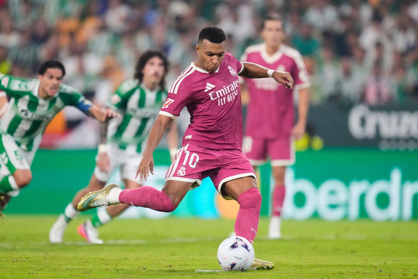 Kylian Mbappé has late penalty saved in Real Madrid loss at Betis | iNFOnews.ca Kylian Mbappé has late penalty saved in Real Madrid loss at Betis | iNFOnews.ca