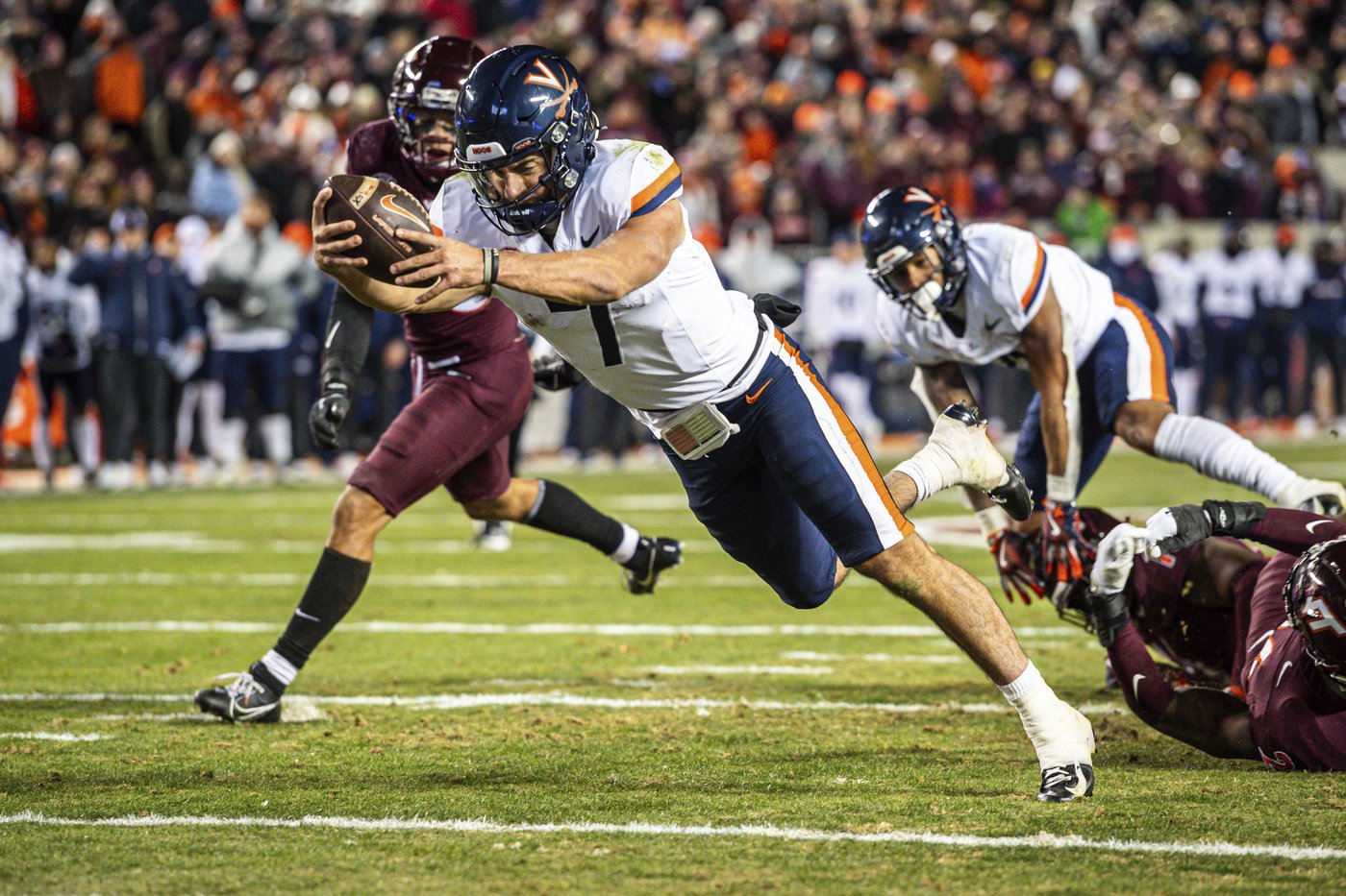 Pop Watson helps Virginia Tech become bowl eligible with 37-17 victory over rival Virginia | iNFOnews.ca