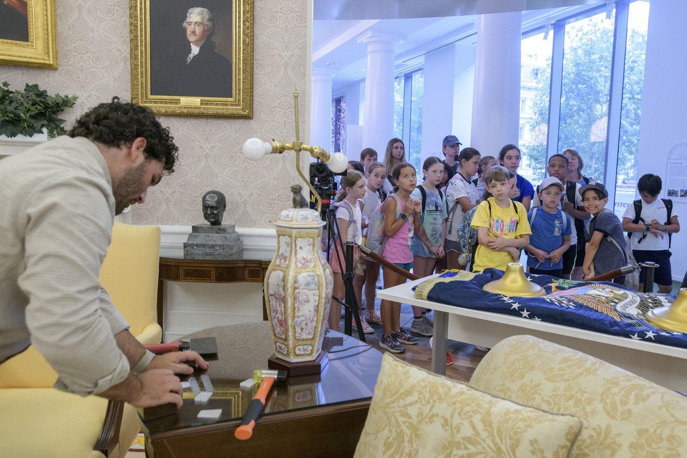 A replica Oval Office near the White House just got a Trump makeover | iNFOnews.ca A replica Oval Office near the White House just got a Trump makeover | iNFOnews.ca
