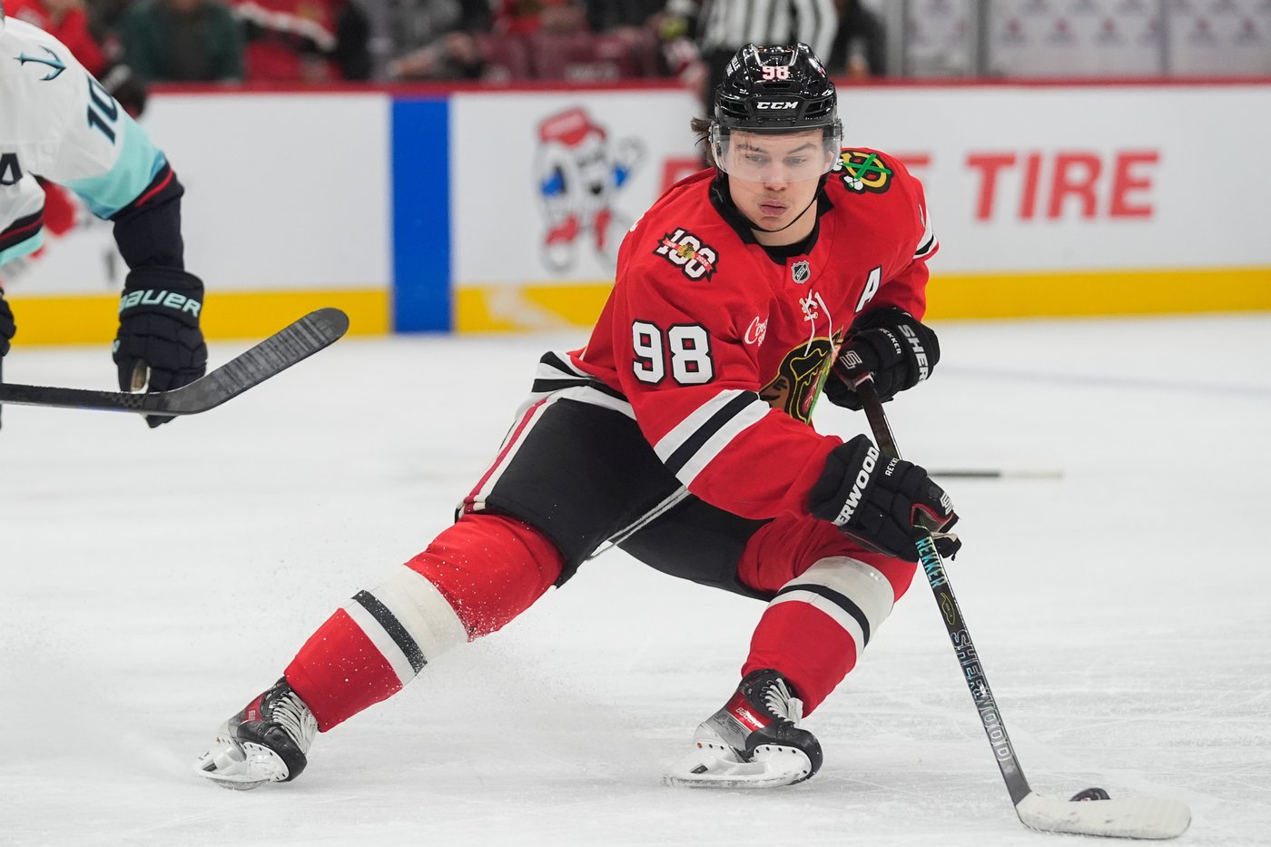 Blackhawks C Connor Bedard steps up his rehab in his return from a shoulder injury | iNFOnews.ca
