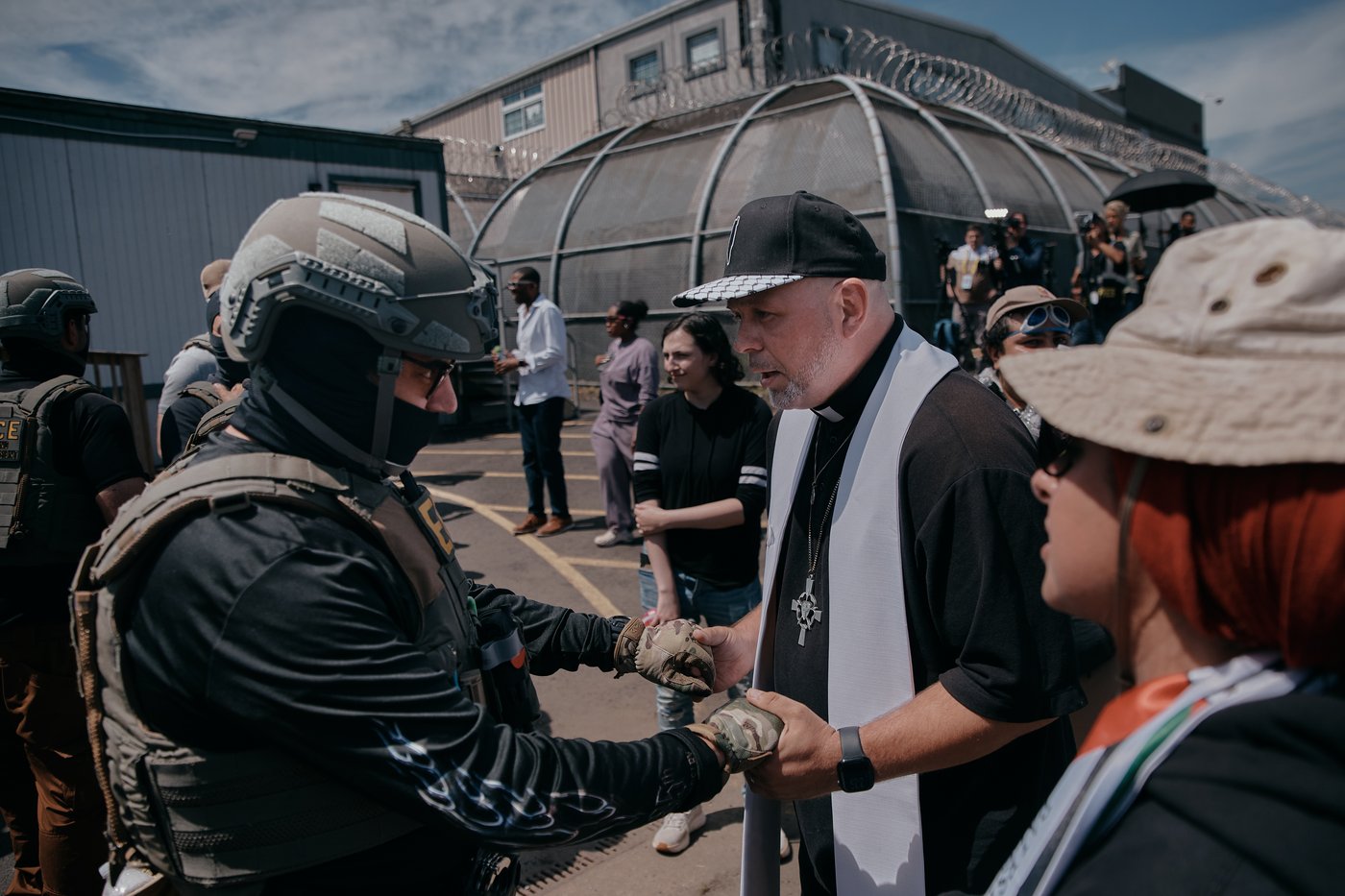 Photos show protestors and ICE agents clashing outside a New Jersey detention center | iNFOnews.ca