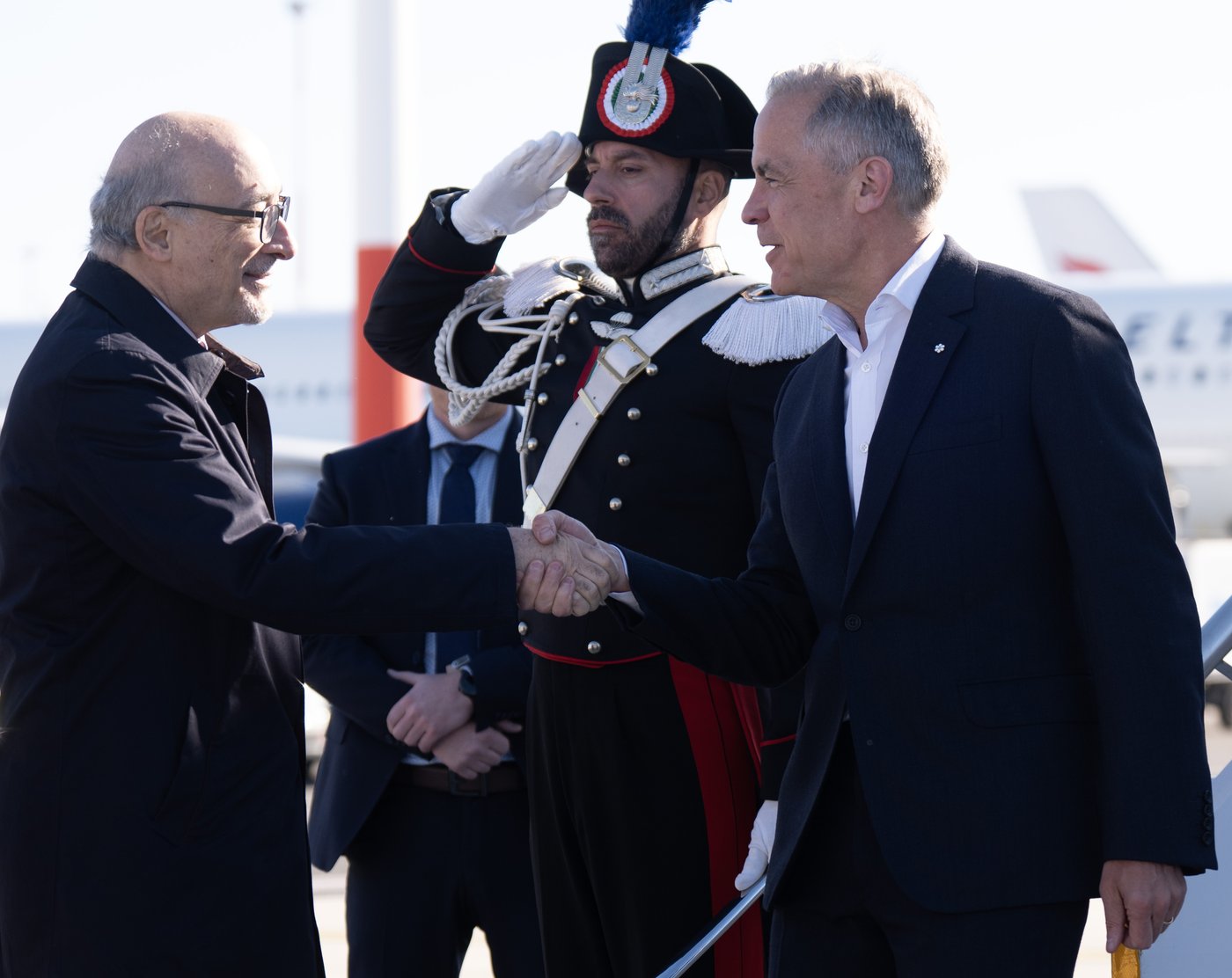 Carney reaffirms Canadian support for Ukraine in first meeting with Zelenskyy | iNFOnews.ca