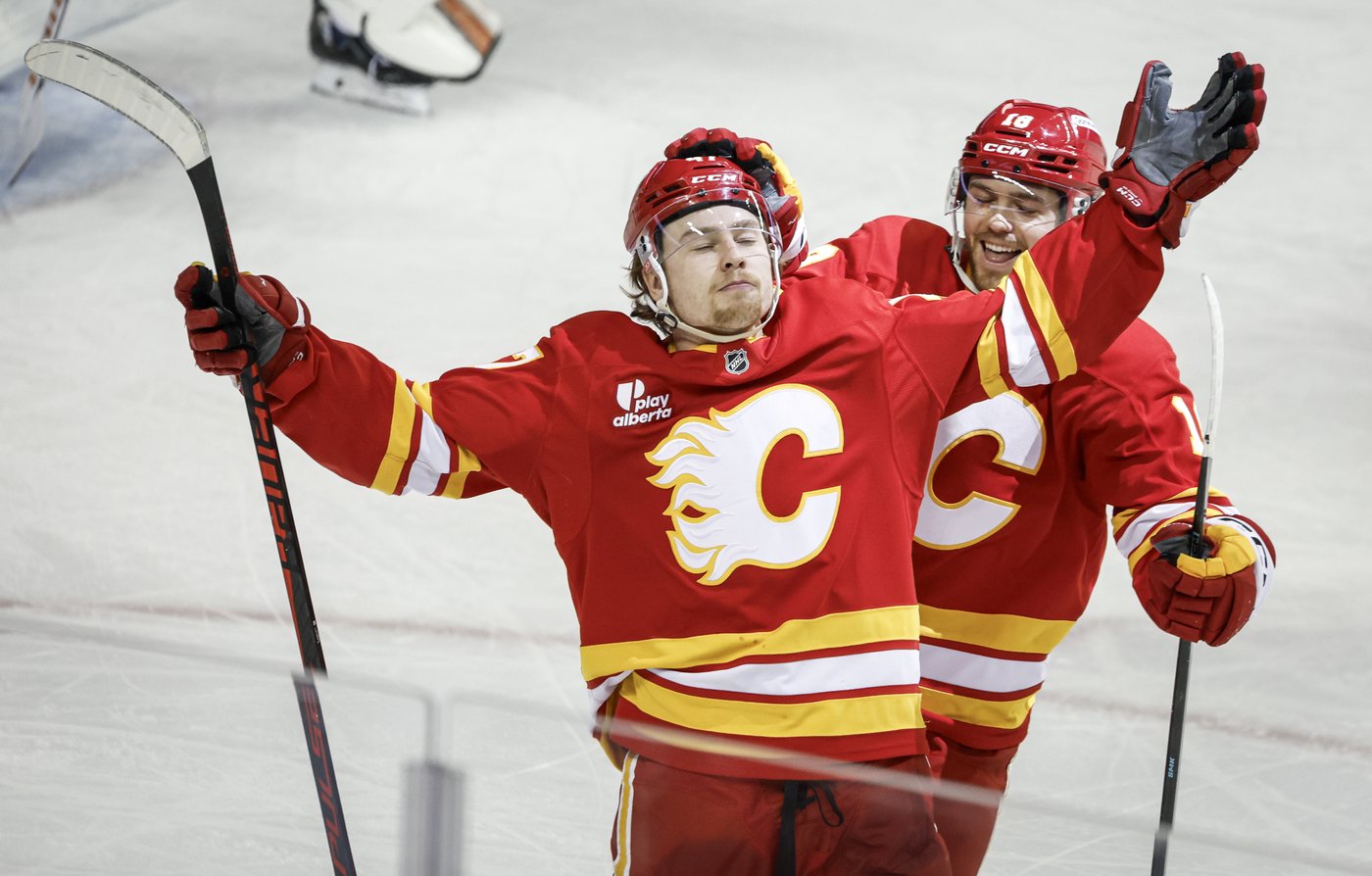 Flames thump Flyers 5-1 to win fifth straight home game | iNFOnews.ca