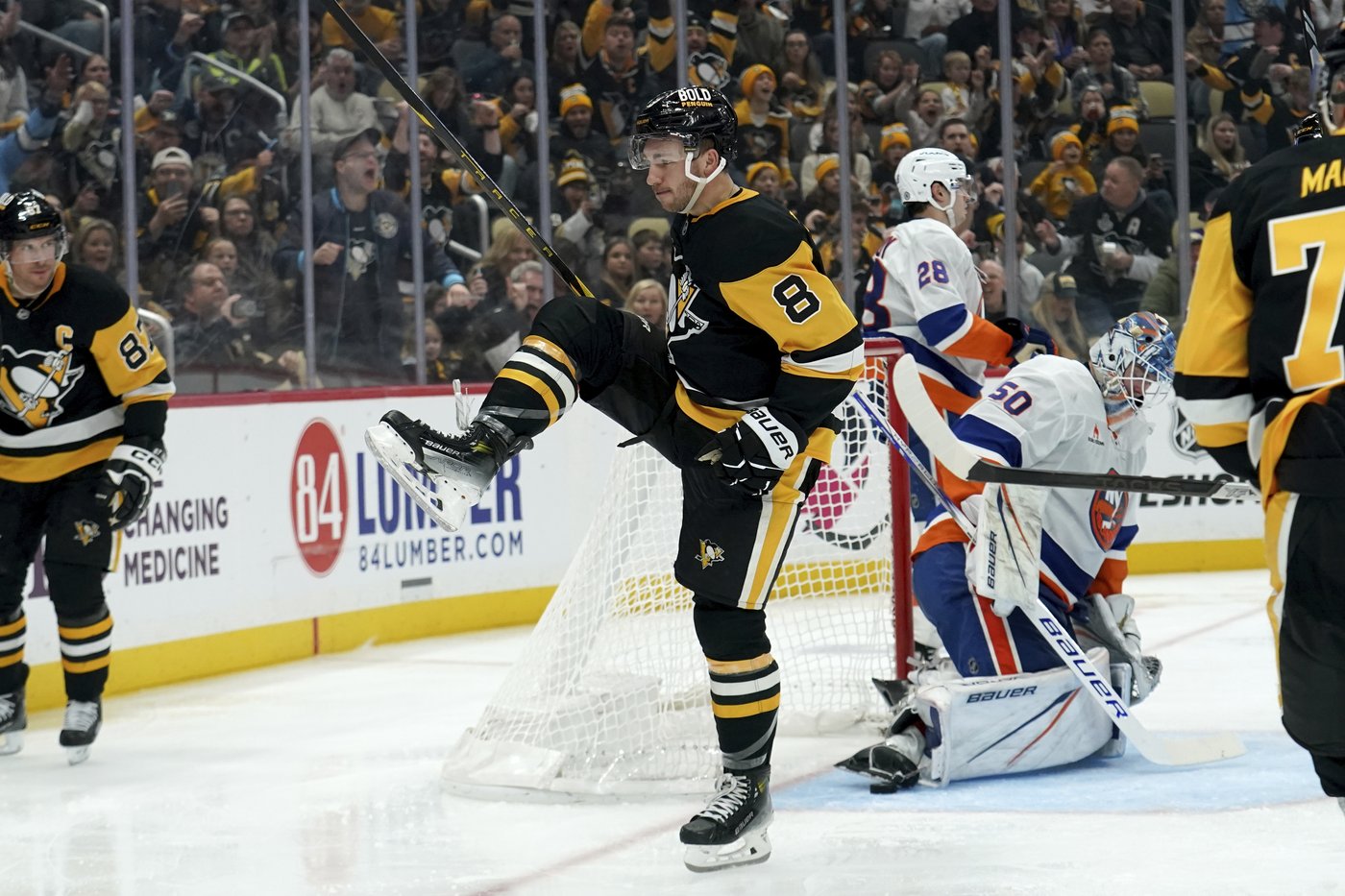 Crosby breaks Lemieux's Penguins career assists record in 3-2 victory over the Islanders | iNFOnews.ca
