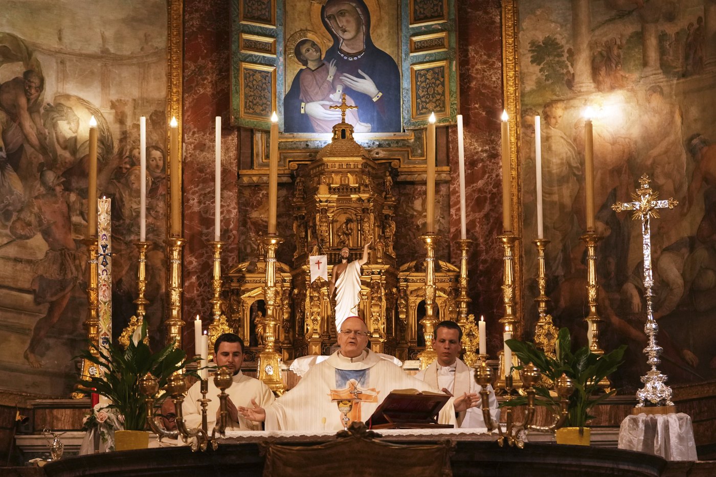 Ahead of the conclave, Vatican staff vow secrecy under threat of excommunication | iNFOnews.ca
