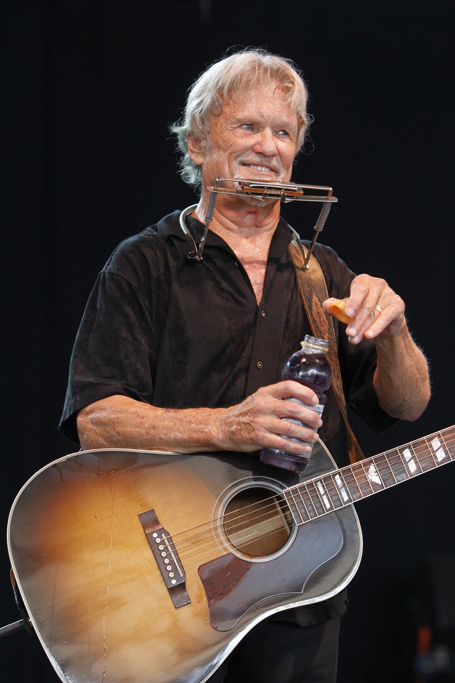 Kris Kristofferson, singer-songwriter and actor, dies at 88 | iNFOnews.ca