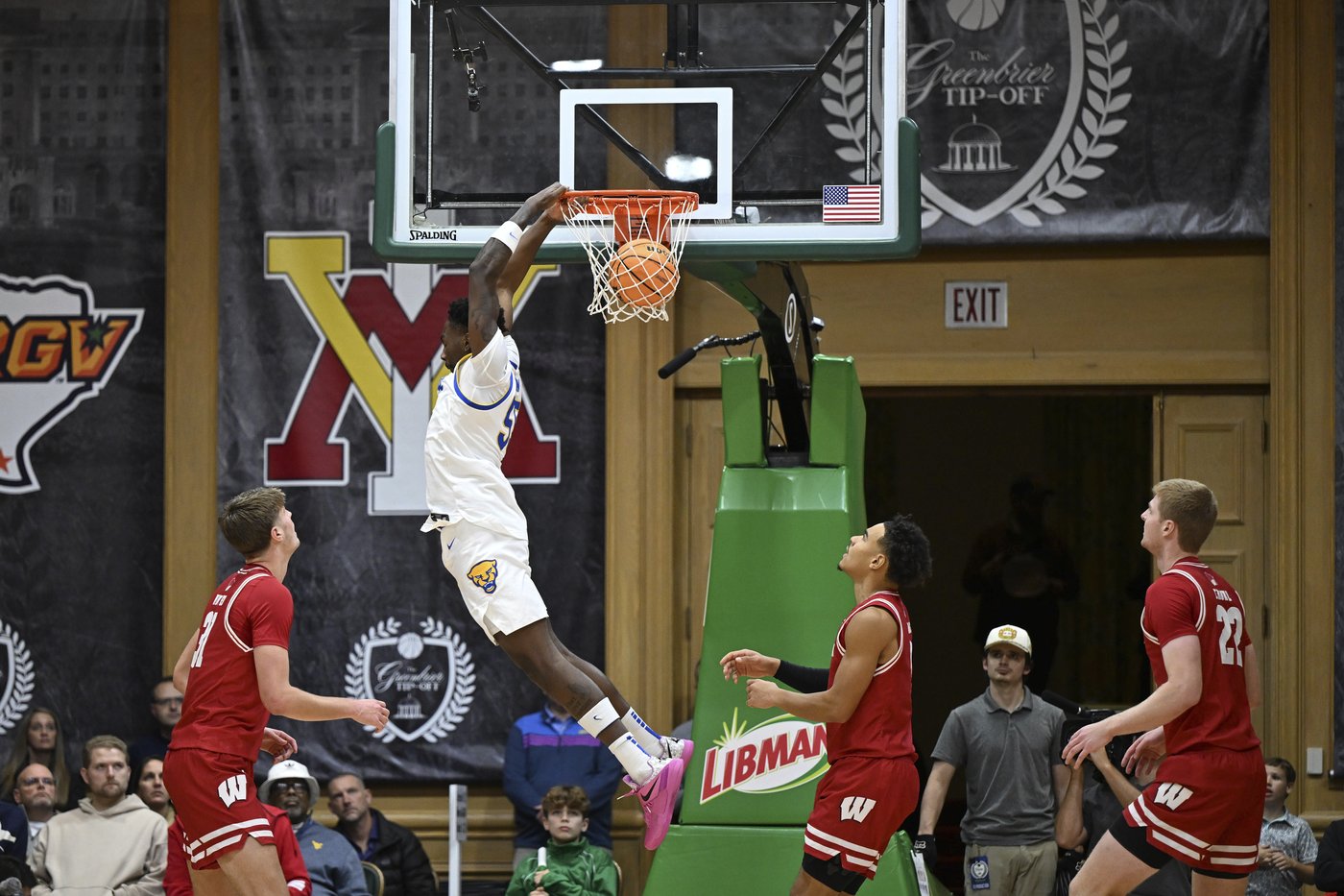 Tonje scores 33, No. 19 Wisconsin beats Pittsburgh 81-75 for Greenbrier Tip-Off title | iNFOnews.ca