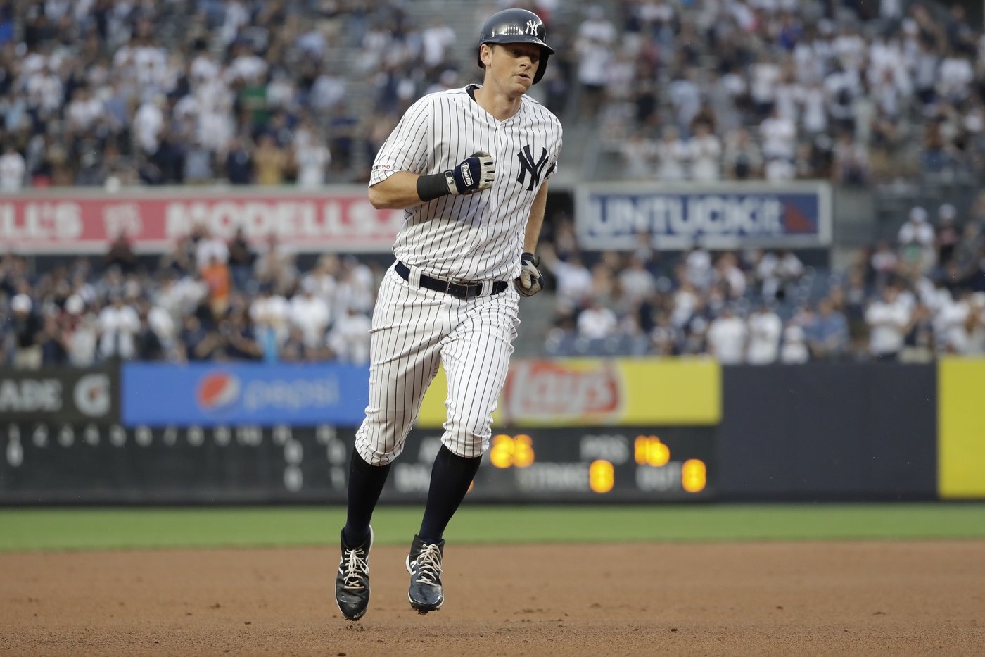Yankees 3B DJ LeMahieu injures calf in spring training debut | iNFOnews.ca