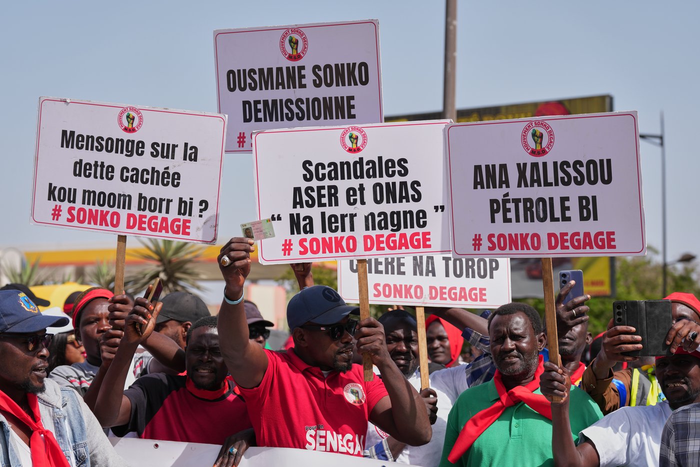 Hundreds march in Senegal's capital over broken government promises and rising costs | iNFOnews.ca Hundreds march in Senegal's capital over broken government promises and rising costs | iNFOnews.ca
