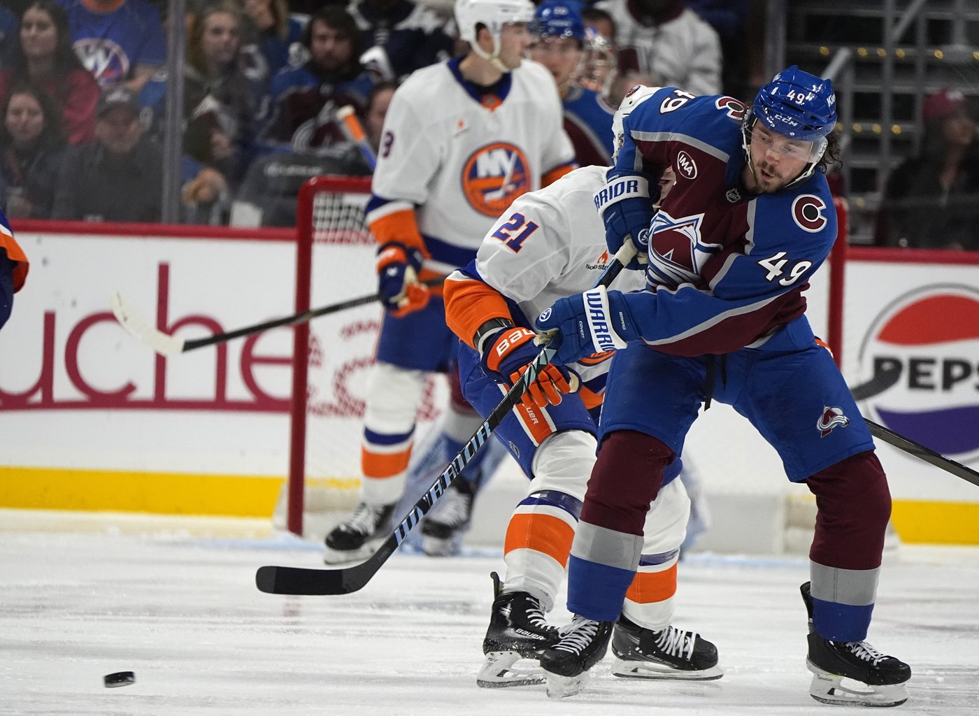 Nelson's 2 goals lifts Islanders to 6-2 win over Avalanche in Patrick Roy's return to Colorado | iNFOnews.ca