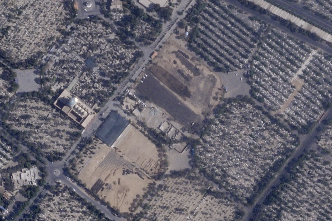 Iran paves over mass grave of 1979 revolution victims, turning it into a parking lot | iNFOnews.ca
