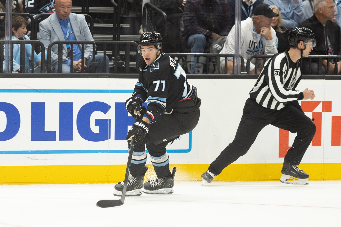 Peterka, Crouse score early in Mammoth's 4-goal 3rd period to beat Sabres 5-2 | iNFOnews.ca Peterka, Crouse score early in Mammoth's 4-goal 3rd period to beat Sabres 5-2 | iNFOnews.ca