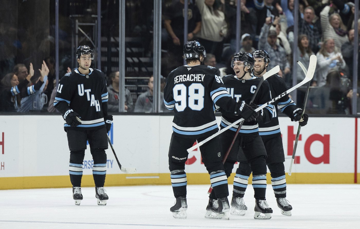 Karlsson scores 2 late goals and Golden Knights rally for 4-2 win over Utah | iNFOnews.ca Karlsson scores 2 late goals and Golden Knights rally for 4-2 win over Utah | iNFOnews.ca