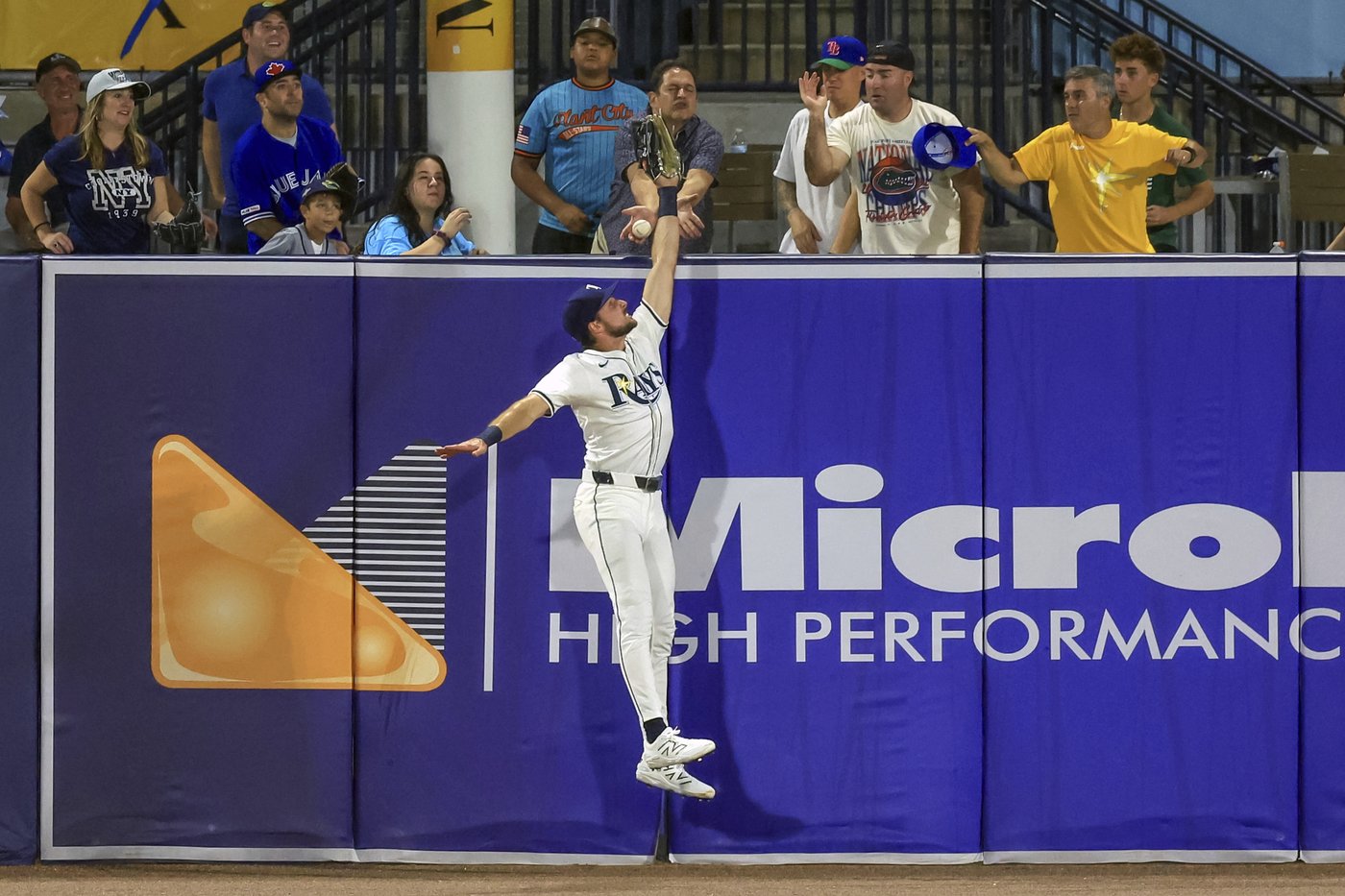 Blue Jays beat fading Rays 6-5, close in on AL East title | iNFOnews.ca