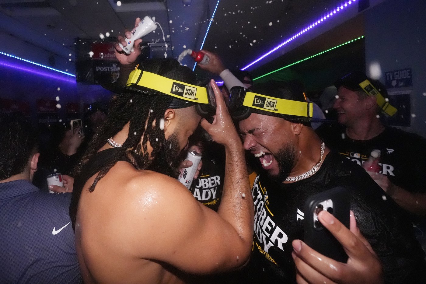 Padres clinch postseason berth with 4-2 win over NL West-leading Dodgers in opener of crucial series | iNFOnews.ca