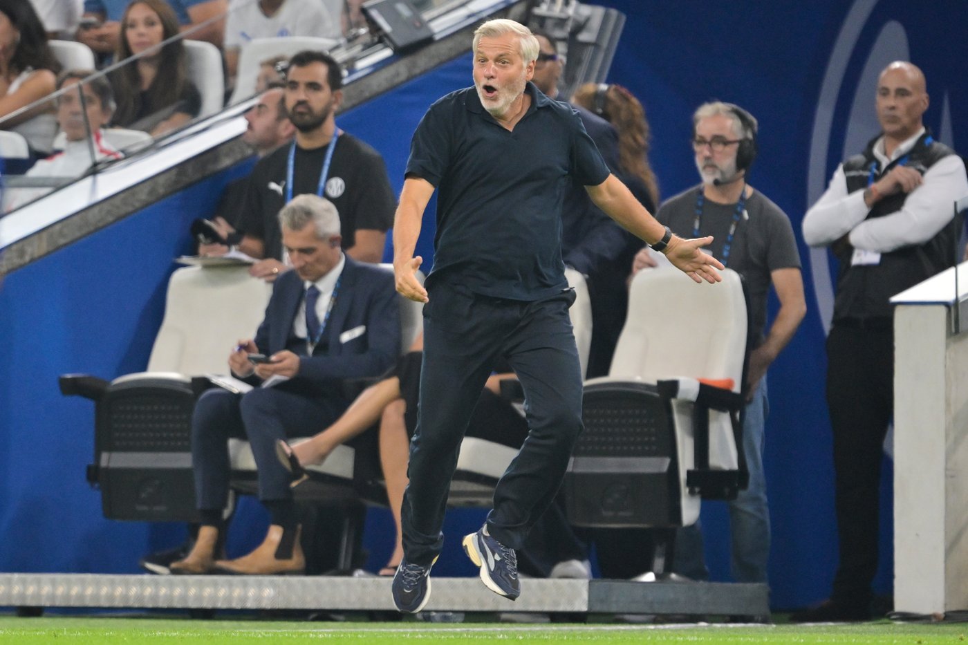 Angry Marseille fans slam American owner Frank McCourt at 'Le Classique' against PSG | iNFOnews.ca