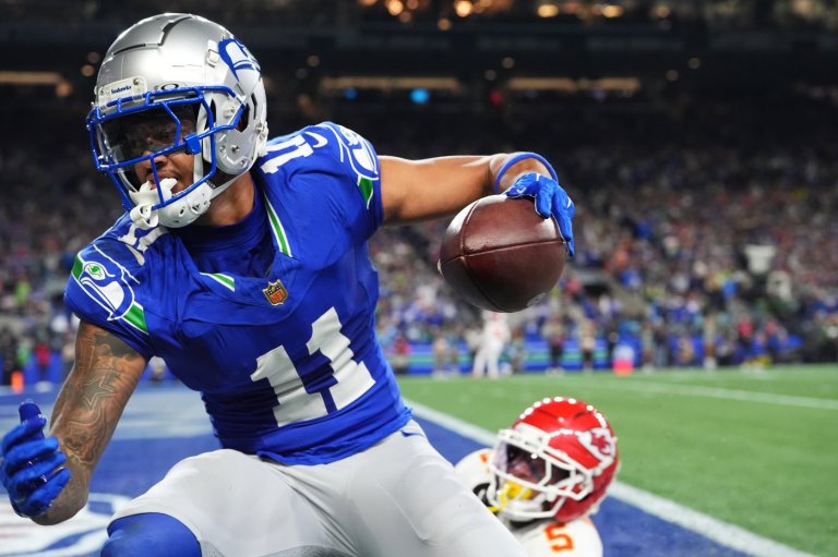 Jaxon Smith-Njigba has 150 receiving yards and a score in the Seahawks' 20-3 win over the Chiefs | iNFOnews.ca